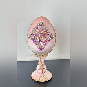 Title:
Luxury Pink Velvet Egg with Stand – Handmade with Glass Gemstones